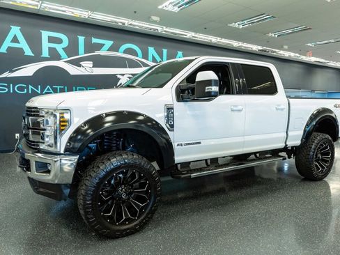 Used 2019 Ford F250 Lariat w/ Lariat Value Package AWD/4WD image 1