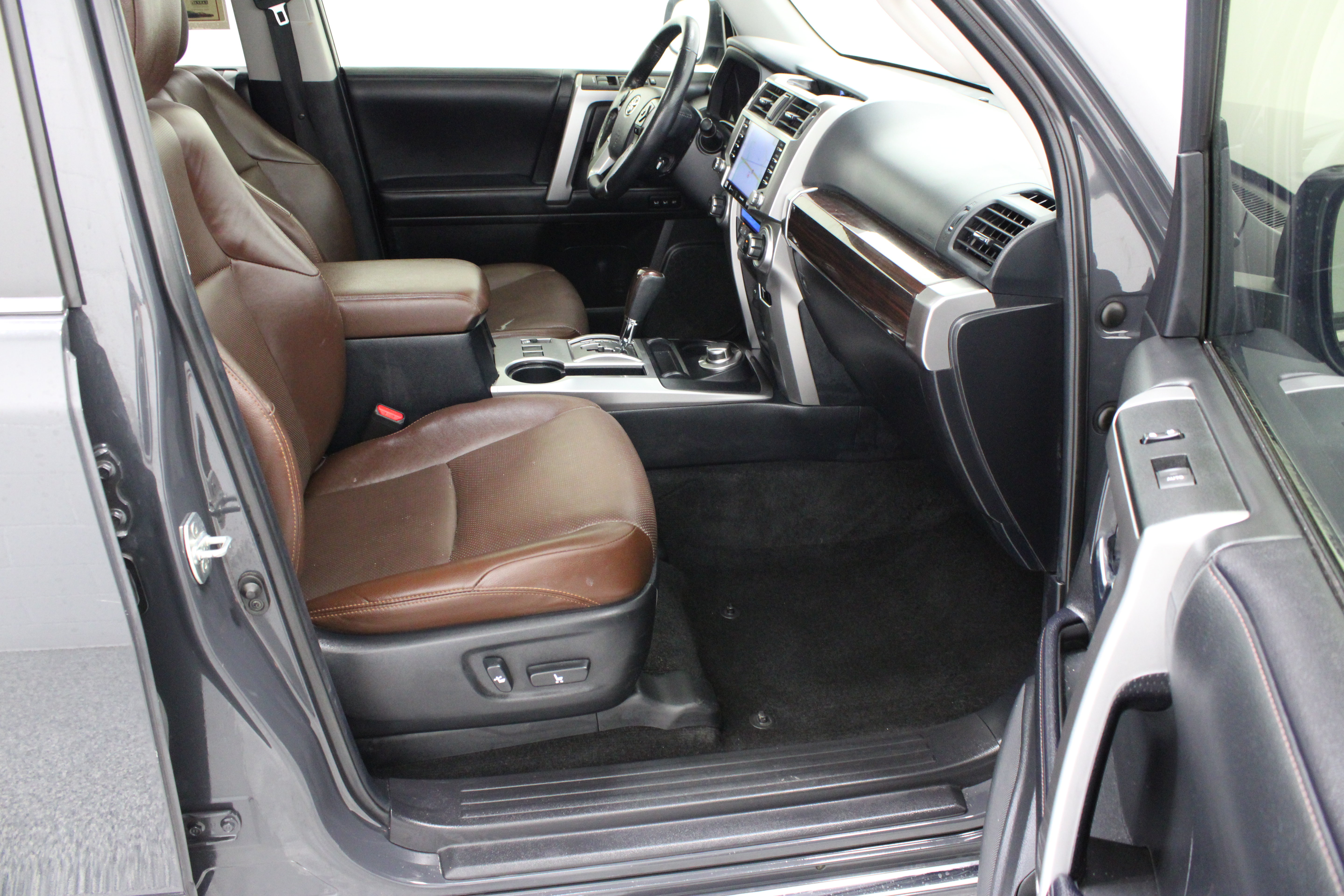 Used 2024 Toyota 4Runner Limited AWD/4WD image 39