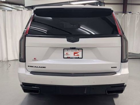 Used 2022 Cadillac Escalade Sport Platinum w/ LPO, Floor Liner Package AWD/4WD image 28