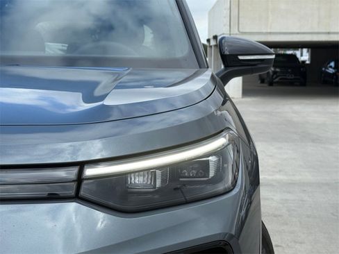 New 2026 Volkswagen Tiguan SE R-Line image 3