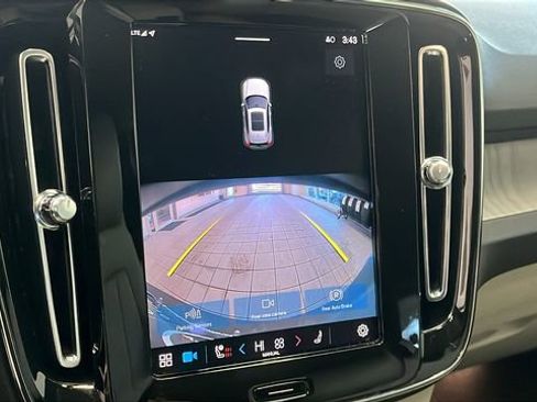 Certified 2023 Volvo XC40 B5 Plus w/ Climate Package image 16