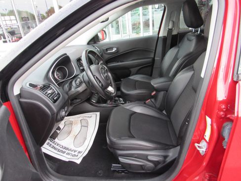 Used 2020 Jeep Compass Latitude FWD image 9