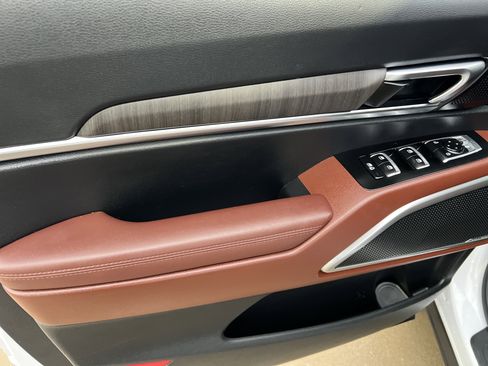 Used 2023 Kia Telluride EX w/ EX Captain's Chair Package image 13