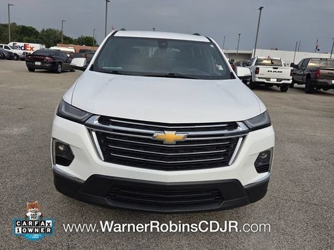 Used 2023 Chevrolet Traverse LT FWD image 2