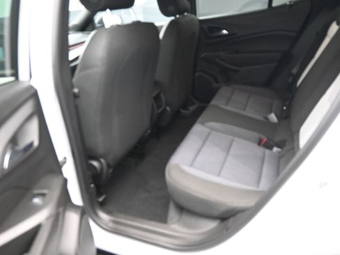 Used 2025 Chevrolet Trax RS w/ Sunroof Package FWD image 25