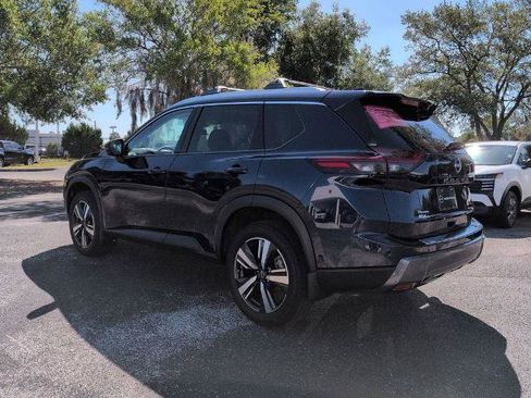 Certified 2025 Nissan Rogue SL w/ SL Premium Package FWD image 6