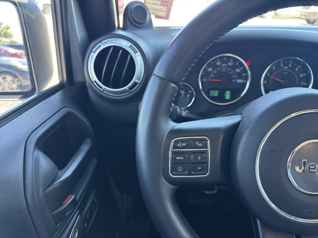 Used 2014 Jeep Wrangler Unlimited Sahara w/ Max Tow Package AWD/4WD image 25
