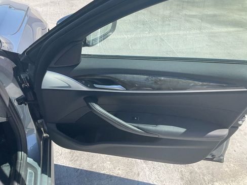 Used 2022 BMW 530e w/ M Sport Package image 28