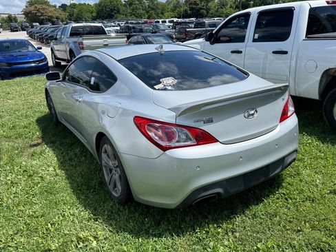 Used 2011 Hyundai Genesis 3.8 RWD image 7