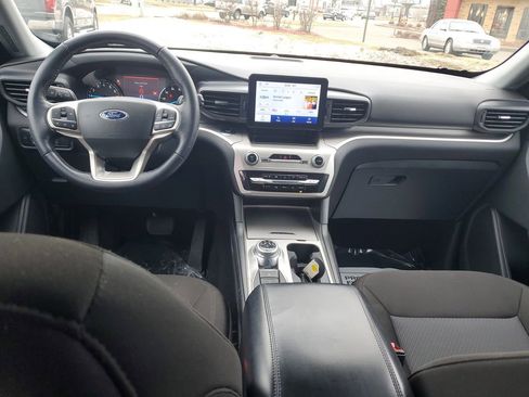 Used 2022 Ford Explorer XLT image 9