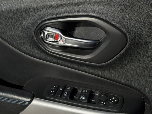 Used 2020 Jeep Cherokee Latitude image 22