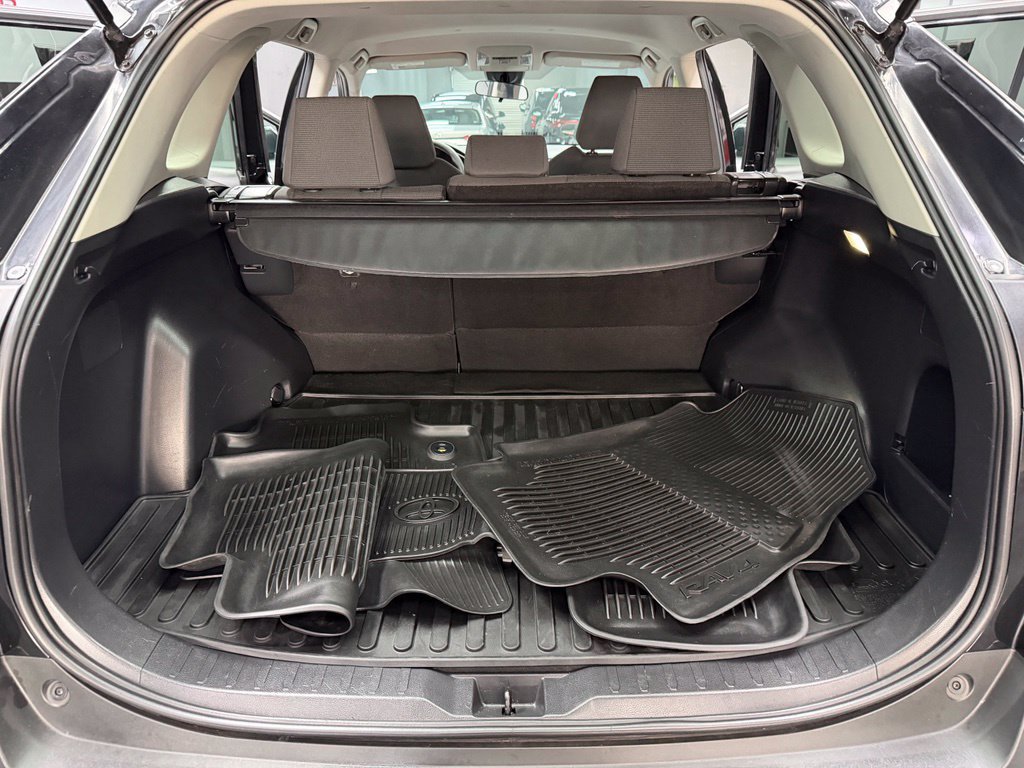 Used 2022 Toyota RAV4 LE FWD image 41