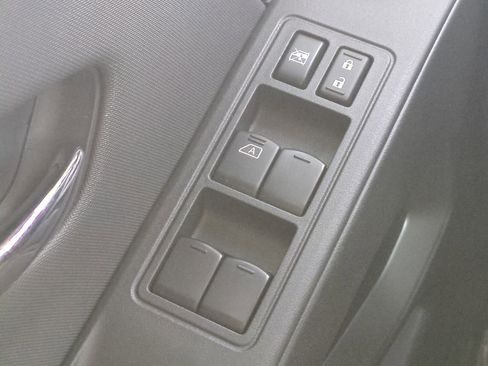 Used 2024 Nissan Frontier SL image 23