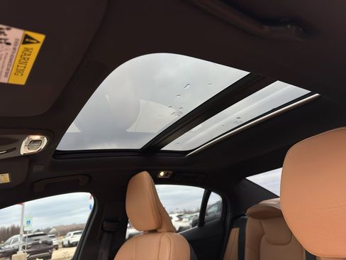 Used 2019 Volvo S60 T5 Inscription image 11