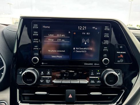 Used 2021 Toyota Highlander XLE image 16