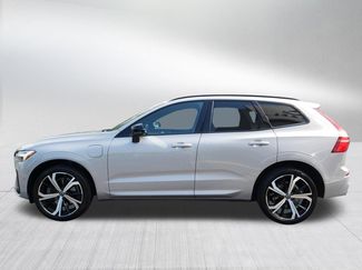 Used 2022 Volvo XC60 T8 R-Design w/ Advanced Package video 2