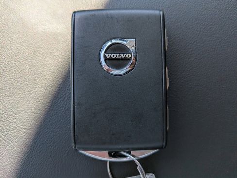 Certified 2023 Volvo XC60 B5 Ultimate image 30