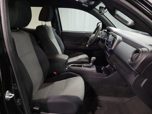 Used 2022 Toyota Tacoma TRD Off-Road w/ Technology Package image 24