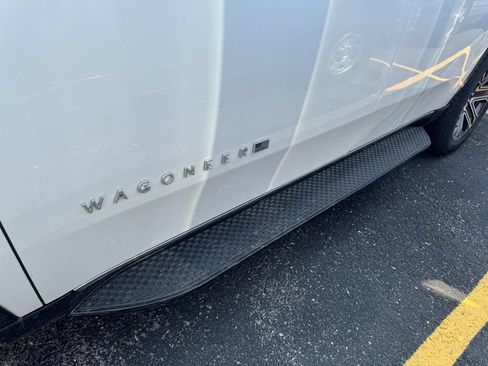 Used 2025 Jeep Wagoneer Series II AWD/4WD image 9