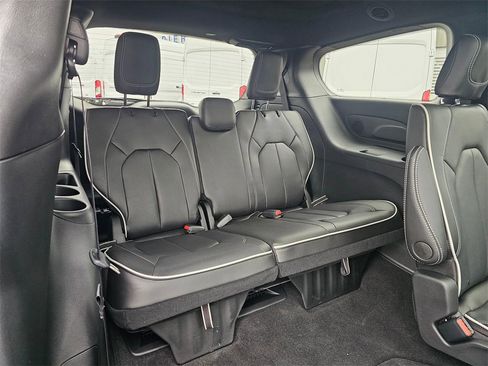 New 2026 Chrysler Pacifica Limited w/ S Appearance Package image 15