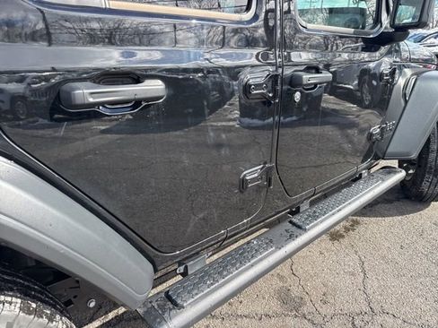 Used 2025 Jeep Wrangler Sport S image 19