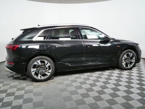 Used 2023 Audi e-tron Premium Plus w/ Premium Plus Package AWD/4WD image 2