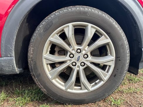 Used 2021 Ford Explorer XLT w/ Equipment Group 202A AWD/4WD image 14