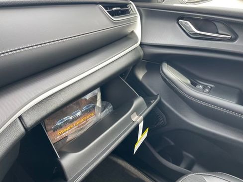 New 2025 Jeep Grand Cherokee L Altitude image 13