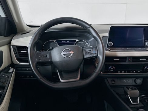 Used 2025 Nissan Rogue SV AWD/4WD image 18