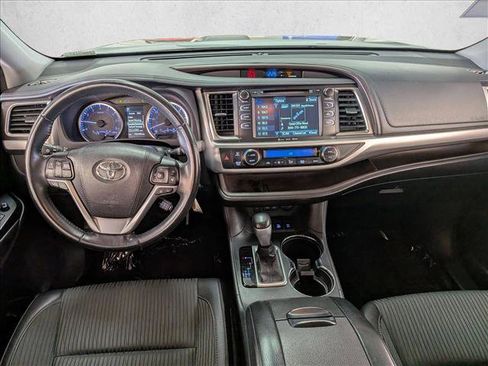 Used 2018 Toyota Highlander Plus AWD/4WD image 23