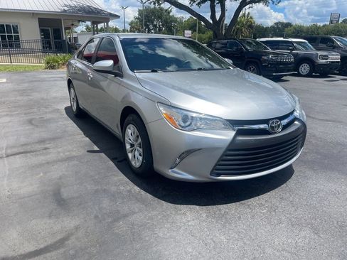 Used 2016 Toyota Camry LE FWD image 5