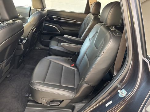Used 2025 Kia Telluride S image 23