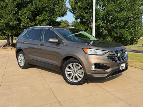 Used 2019 Ford Edge Titanium FWD image 1