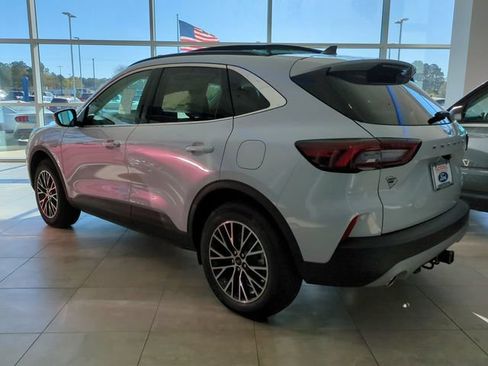 New 2025 Ford Escape SE w/ Class II Trailer Tow Package FWD image 5