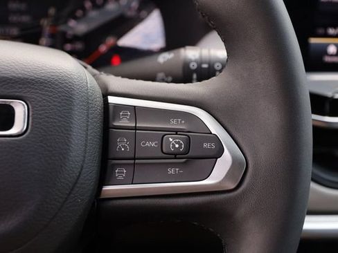 Used 2025 Jeep Compass Limited AWD/4WD image 12