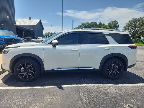 Certified 2024 Nissan Pathfinder Platinum AWD/4WD image 2
