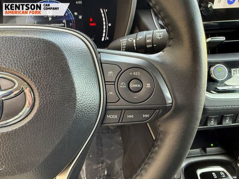 Used 2025 Toyota Corolla Cross XLE image 19