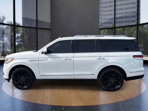 Used 2024 Lincoln Navigator Reserve image 5