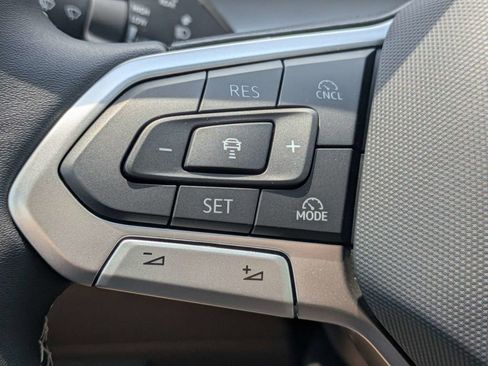 New 2026 Volkswagen Tiguan SE FWD image 27