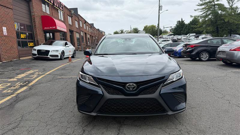 Used 2019 Toyota Camry SE FWD image 2