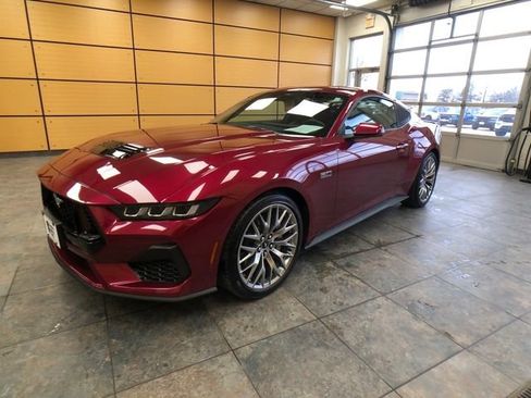 Used 2025 Ford Mustang GT Premium image 3