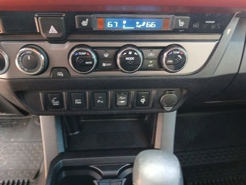 Used 2017 Toyota Tacoma TRD Sport image 36