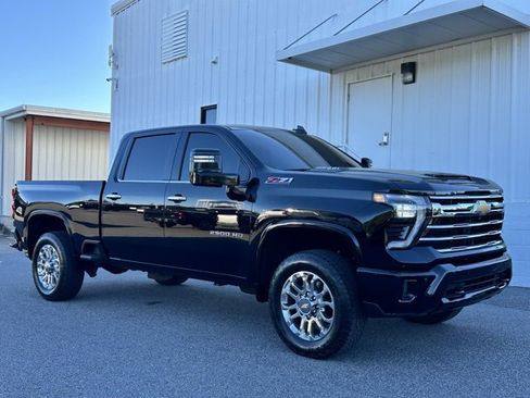 Used 2024 Chevrolet Silverado 2500 LTZ w/ LTZ Convenience Package image 3