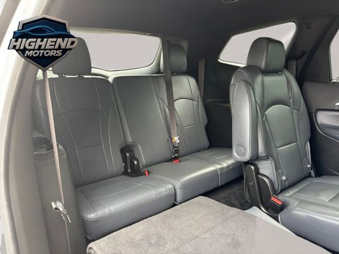 Used 2024 Buick Enclave Premium image 18