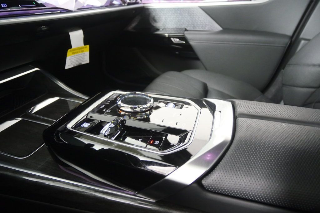 Used 2026 BMW 750e xDrive w/ Executive Package AWD/4WD image 26