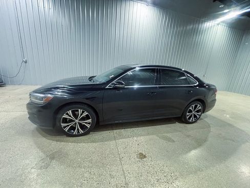 Used 2020 Volkswagen Passat 2.0T SEL image 2