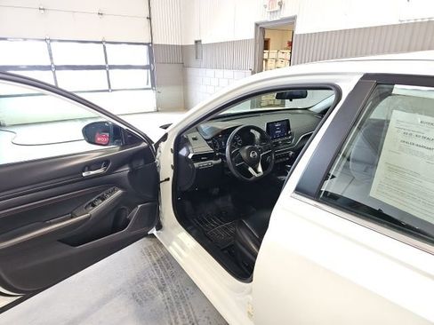 Used 2020 Nissan Altima 2.5 SR w/ Premium Package image 9