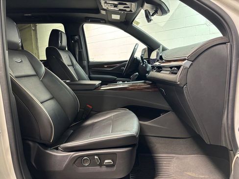Used 2021 Cadillac Escalade Premium Luxury w/ Driver Assist Tech Package image 31