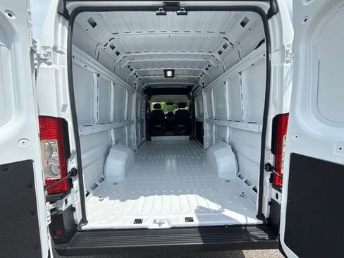 Used 2025 RAM ProMaster 3500 w/ Quick Order Package 24G SLT FWD image 22