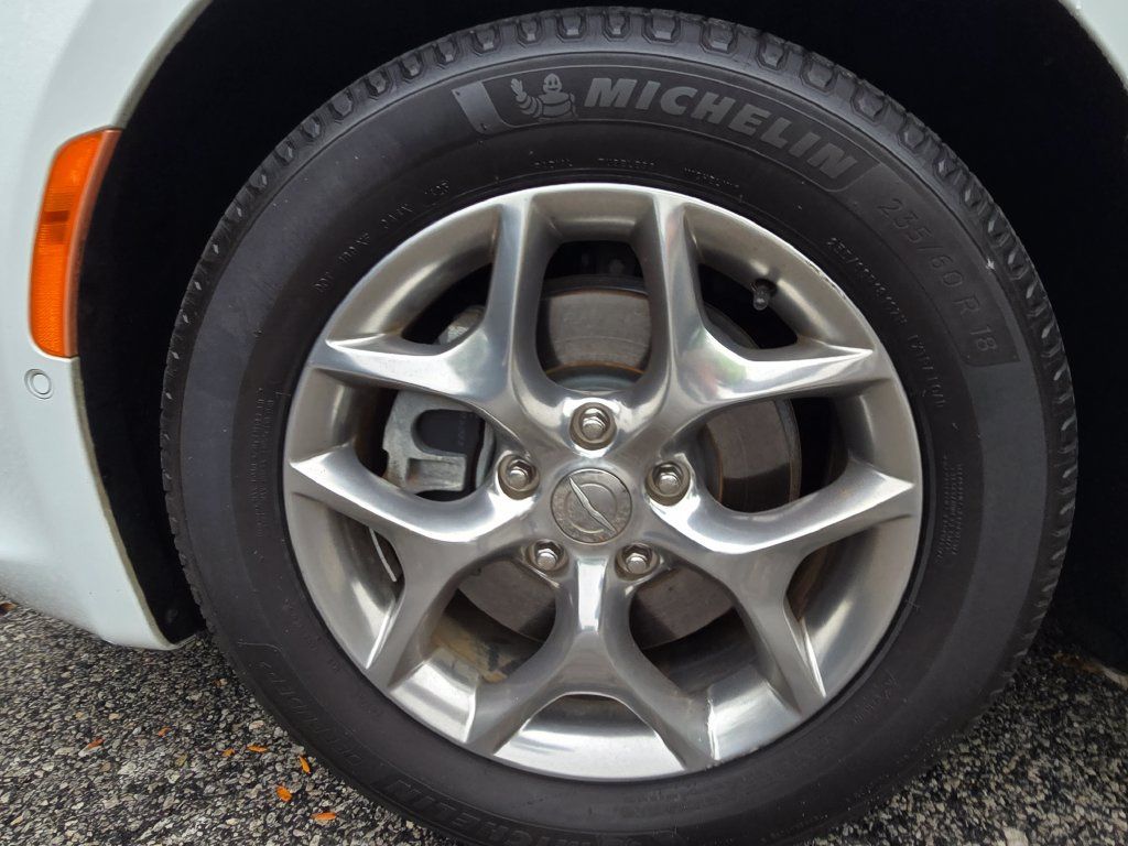 Used 2018 Chrysler Pacifica Limited w/ Advanced Safetytec Group FWD image 16